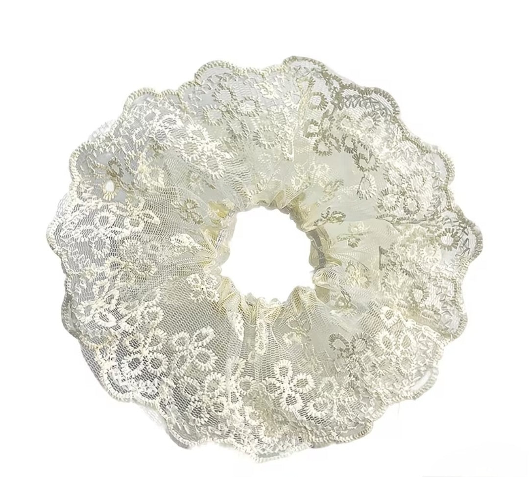 Kit Accessori Sposa – Pochette in Pizzo con Perle e Set Beauty